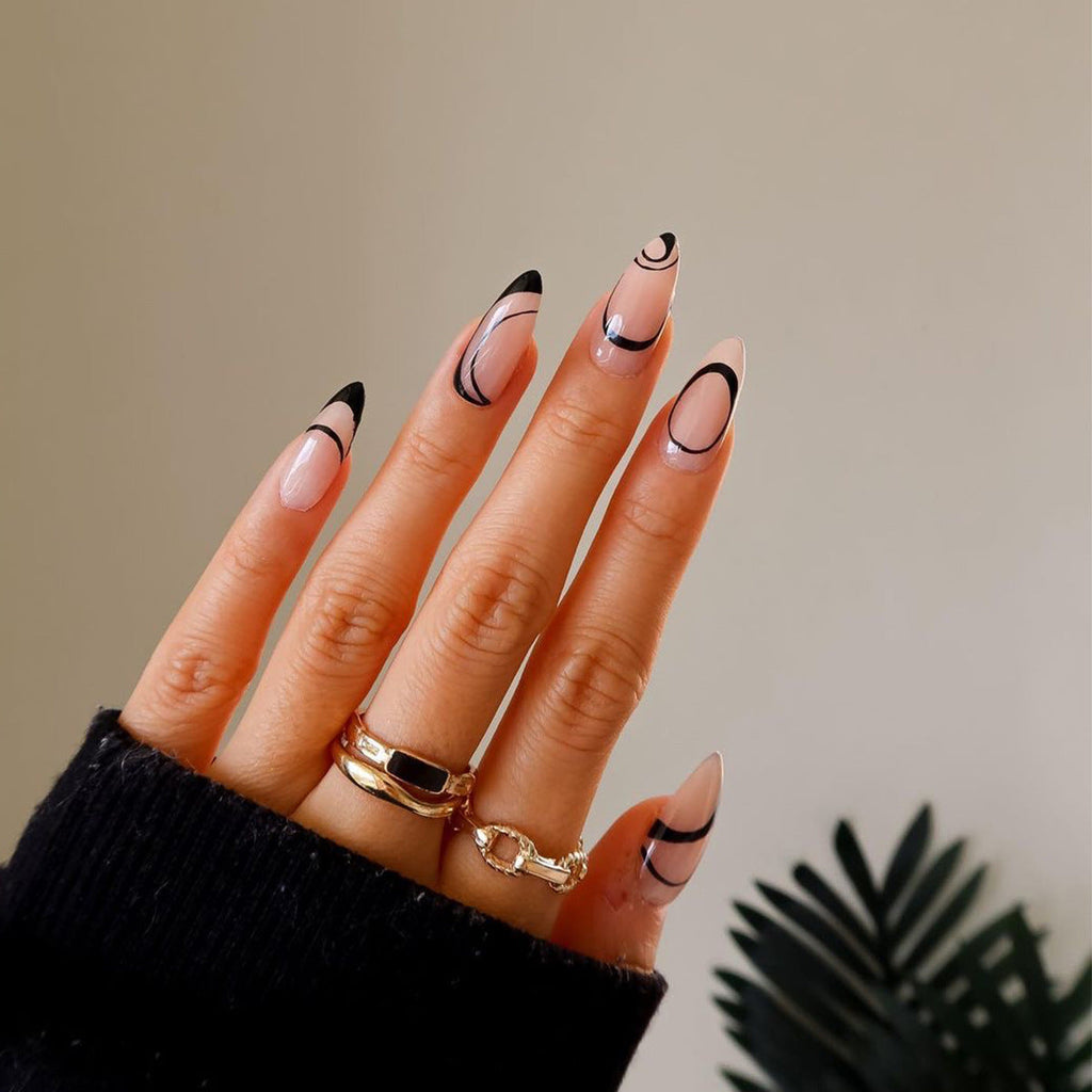 Nordic Style Wearing A Simple Nail Patch Line Manicure Patch French Manicure Press On Nails