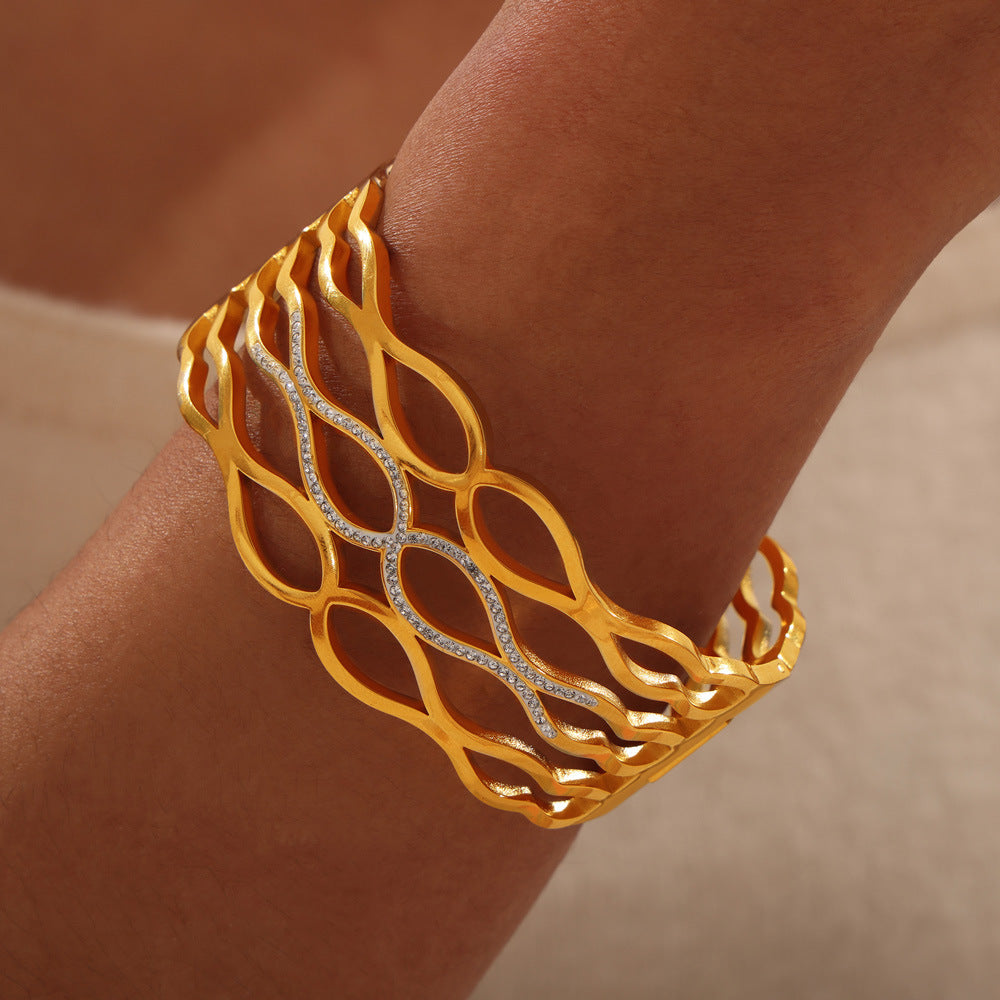 Fashion metal titanium steel bracelet with female geometric design and diamond studded spring buckle bracelet