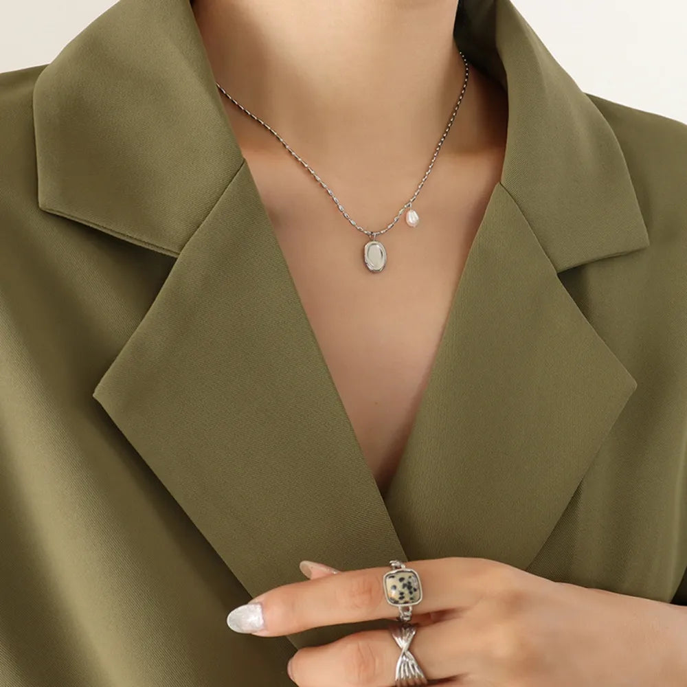 Elliptical brand niche commuting fashion titanium steel necklace women's collarbone chain